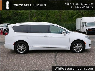 2019 Chrysler Pacifica for Sale in Northwoods, Illinois