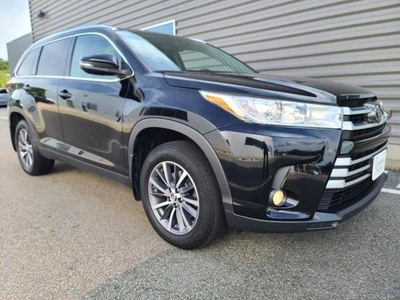 2019 Toyota Highlander for Sale in Chicago, Illinois