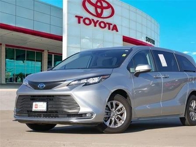 2022 Toyota Sienna for Sale in Northwoods, Illinois