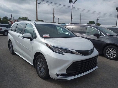 2022 Toyota Sienna for Sale in Secaucus, New Jersey