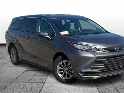 2022 Toyota Sienna for Sale in Secaucus, New Jersey