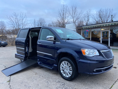 2016 Chrysler Town & Country Limited HANDICAP WHEELCHAIR VAN FULLY LOADED w/ONLY 44K MILES for sale in Tallmadge, OH