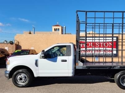 Ford Super Duty F-350 Chassis Cab 6.2L V-8 Gas
