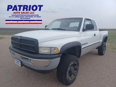 2001 Dodge Ram 2500 for Sale in Chicago, Illinois