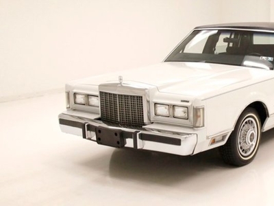 FOR SALE: 1985 Lincoln Town Car $13,900 USD