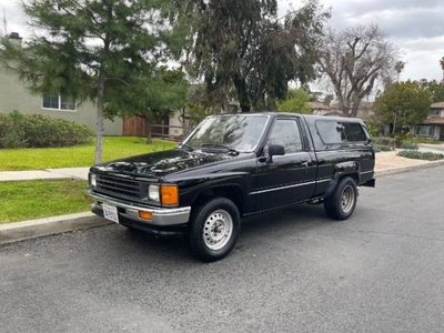 FOR SALE: 1987 Toyota Pickup $7,995 USD