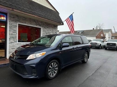 2018 Toyota Sienna for Sale in Saint Louis, Missouri