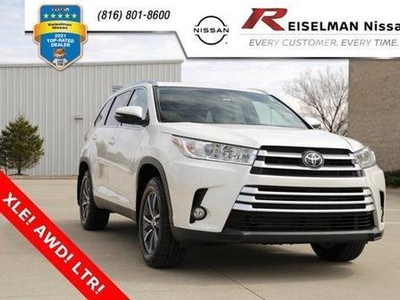 2019 Toyota Highlander for Sale in Chicago, Illinois