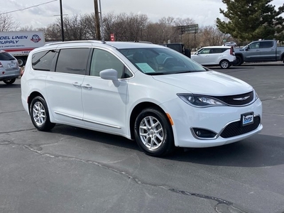 2020 Chrysler Pacifica Touring L Van Passenger Van