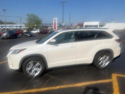 2019 Toyota Highlander for Sale in Chicago, Illinois