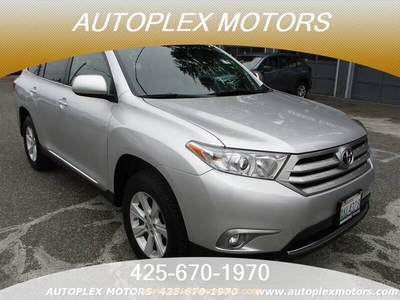 2013 TOYOTA HIGHLANDER AWD - ONE OWNER VEHICLE - LOW MILES- 3RD ROW $27,999
