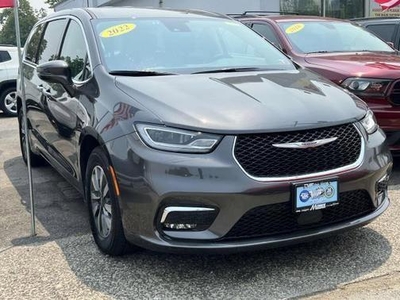 2022 Chrysler Pacifica Hybrid for Sale in Co Bluffs, Iowa