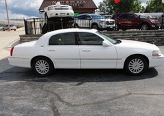 2005 Lincoln Town Car Signature in Saint Peters, MO