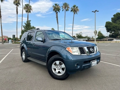 2007 Nissan Pathfinder LE 4dr SUV for sale in Bakersfield, CA