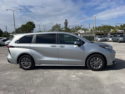Used 2022Pre-Owned 2022 Toyota Sienna LE for sale in West Palm Beach, FL
