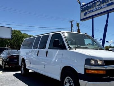 Chevrolet Express Passenger 6.0L V-8 Gas