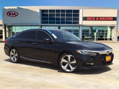 Pre-Owned 2019 Honda Accord Touring 2.0T