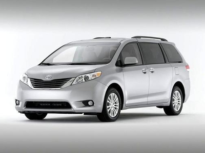 2013 Toyota Sienna for Sale in Chicago, Illinois