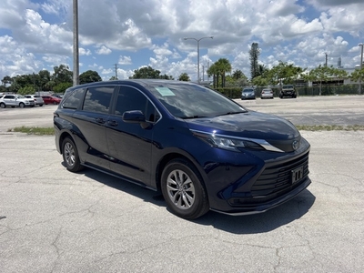 Used 2022Pre-Owned 2022 Toyota Sienna LE for sale in West Palm Beach, FL
