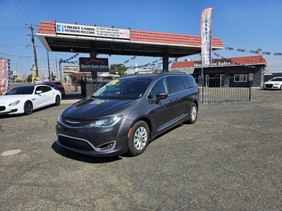 2017 CHRYSLER PACIFICA TOURING-L for sale in Fresno, CA