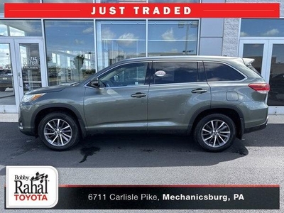 2019 Toyota Highlander for Sale in Chicago, Illinois