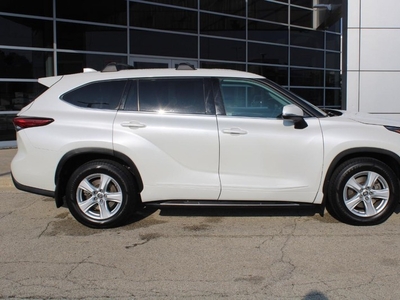 2020 Toyota Highlander LE in Milwaukee, WI