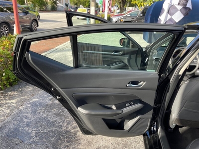 2021 Nissan Altima 2.5 SV in Miami, FL