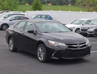 Used 2017 Toyota Camry SE FWD