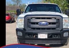 Ford Super Duty F-350 Chassis Cab 6.2L V-8 Gas