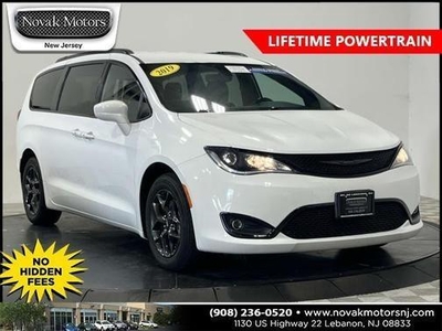 2019 Chrysler Pacifica for Sale in Co Bluffs, Iowa