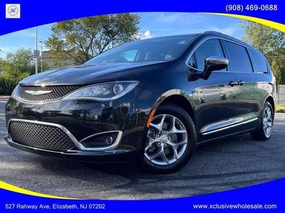 2018 Chrysler Pacifica for Sale in Hartford, Wisconsin