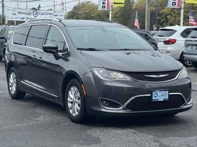 2019 Chrysler Pacifica for Sale in Hartford, Wisconsin
