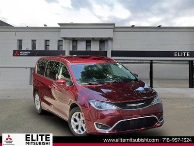 2019 Chrysler Pacifica for Sale in Hartford, Wisconsin