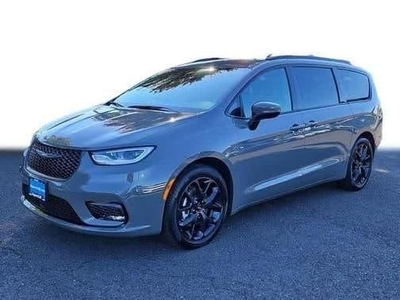 2023 Chrysler Pacifica for Sale in Northwoods, Illinois