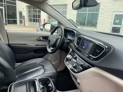 2020 Chrysler Pacifica Touring L in Middleton, WI