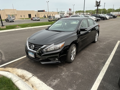 2017 Nissan Altima 3.5 SL in Rochester, MN