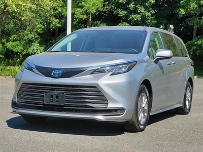 Certified 2022 Toyota Sienna LE