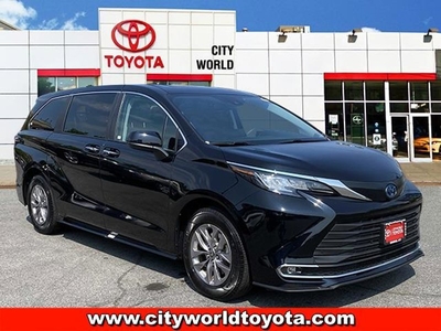 Used 2022 Toyota Sienna XLE