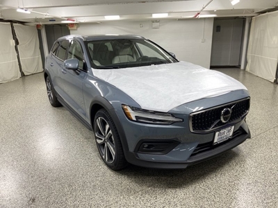 New 2024 Volvo V60 B5 Cross Country Plus w/ Climate Package