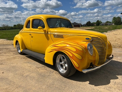1939 Ford Standard 5-Window Coupe