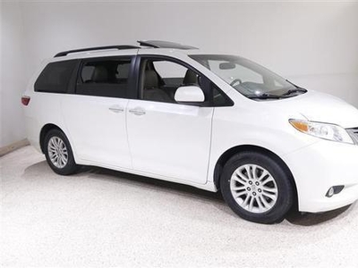 2015 Toyota Sienna for Sale in Co Bluffs, Iowa