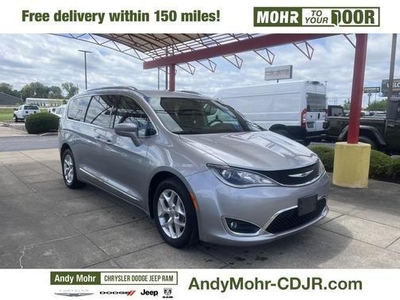 2017 Chrysler Pacifica for Sale in Co Bluffs, Iowa