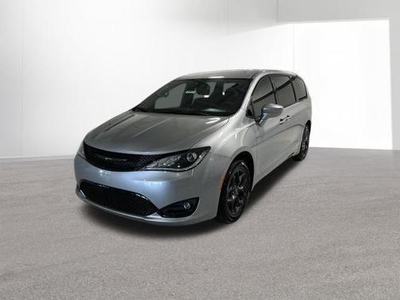 2020 Chrysler Pacifica for Sale in Co Bluffs, Iowa
