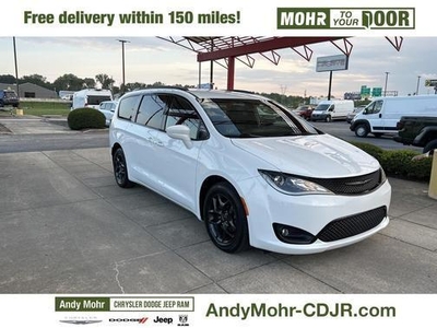 2020 Chrysler Pacifica for Sale in Co Bluffs, Iowa