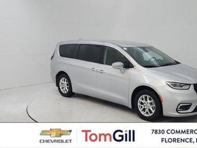 2022 Chrysler Pacifica for Sale in Co Bluffs, Iowa