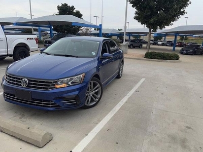 2017 Volkswagen Passat for Sale in Northwoods, Illinois