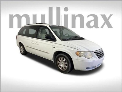 2007 Chrysler Town & Country for Sale in Chicago, Illinois
