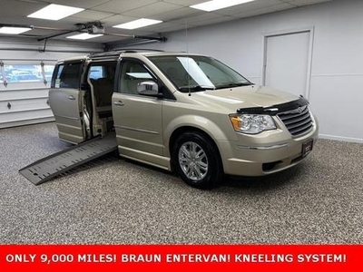 2010 Chrysler Town & Country for Sale in Chicago, Illinois