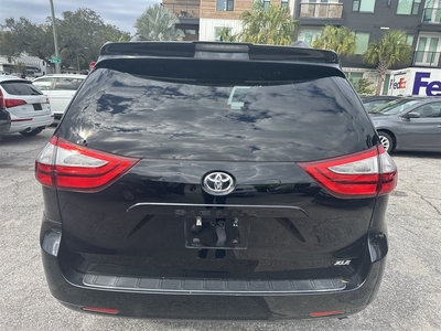 2018 Toyota Sienna XLE in Tampa, FL