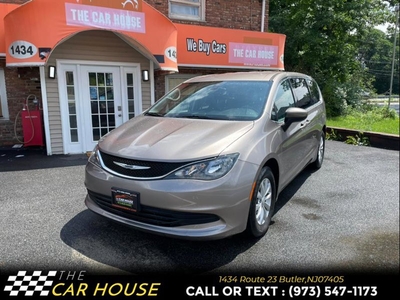 Used 2017 Chrysler Pacifica Touring w/ Tire & Wheel Group